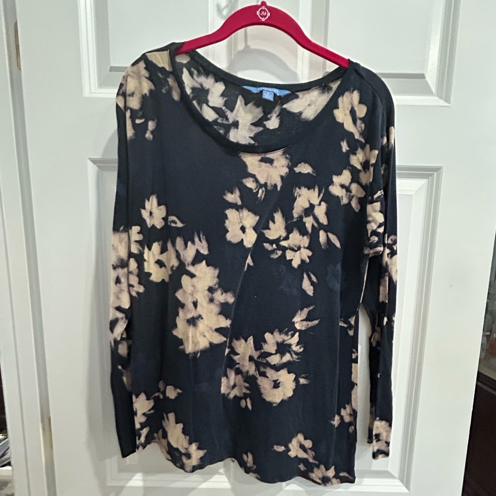 Simply Vera Asymmetrical Vera Wang Navy and Cream Floral Long Sleeve Top